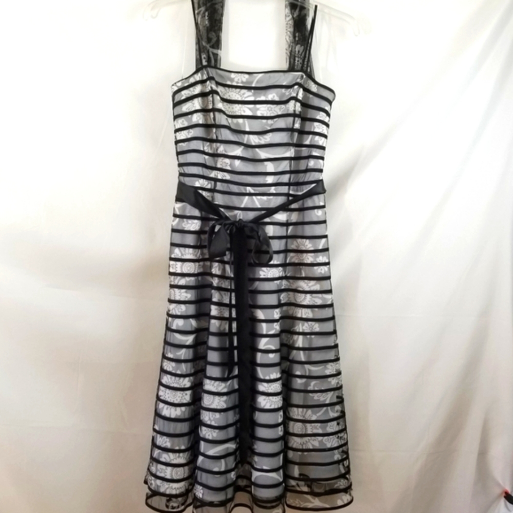 JS COLLECTIONS FORMAL DRESS - Picture 2 of 7